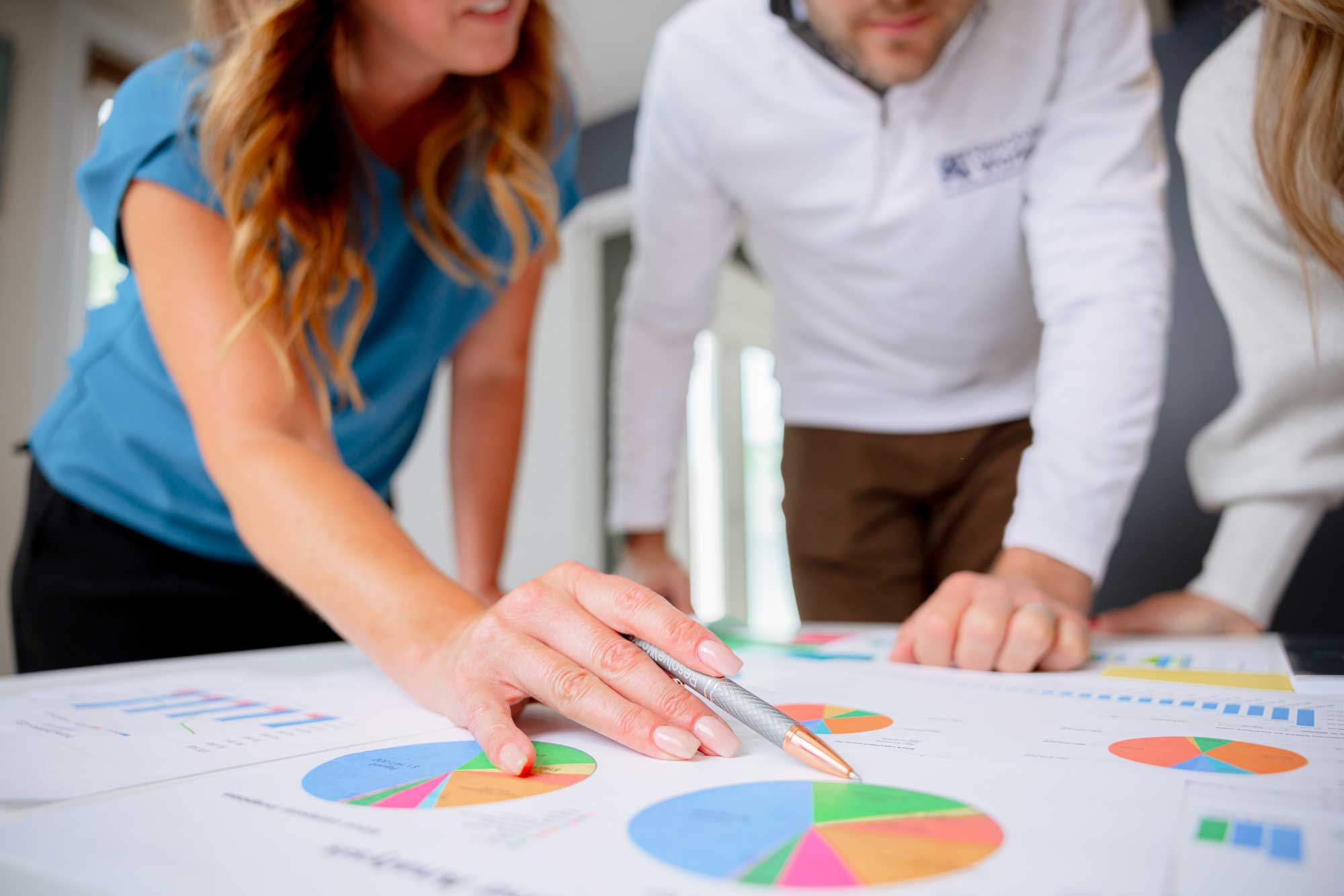 4O6A1051 pointing at pie charts for accounting