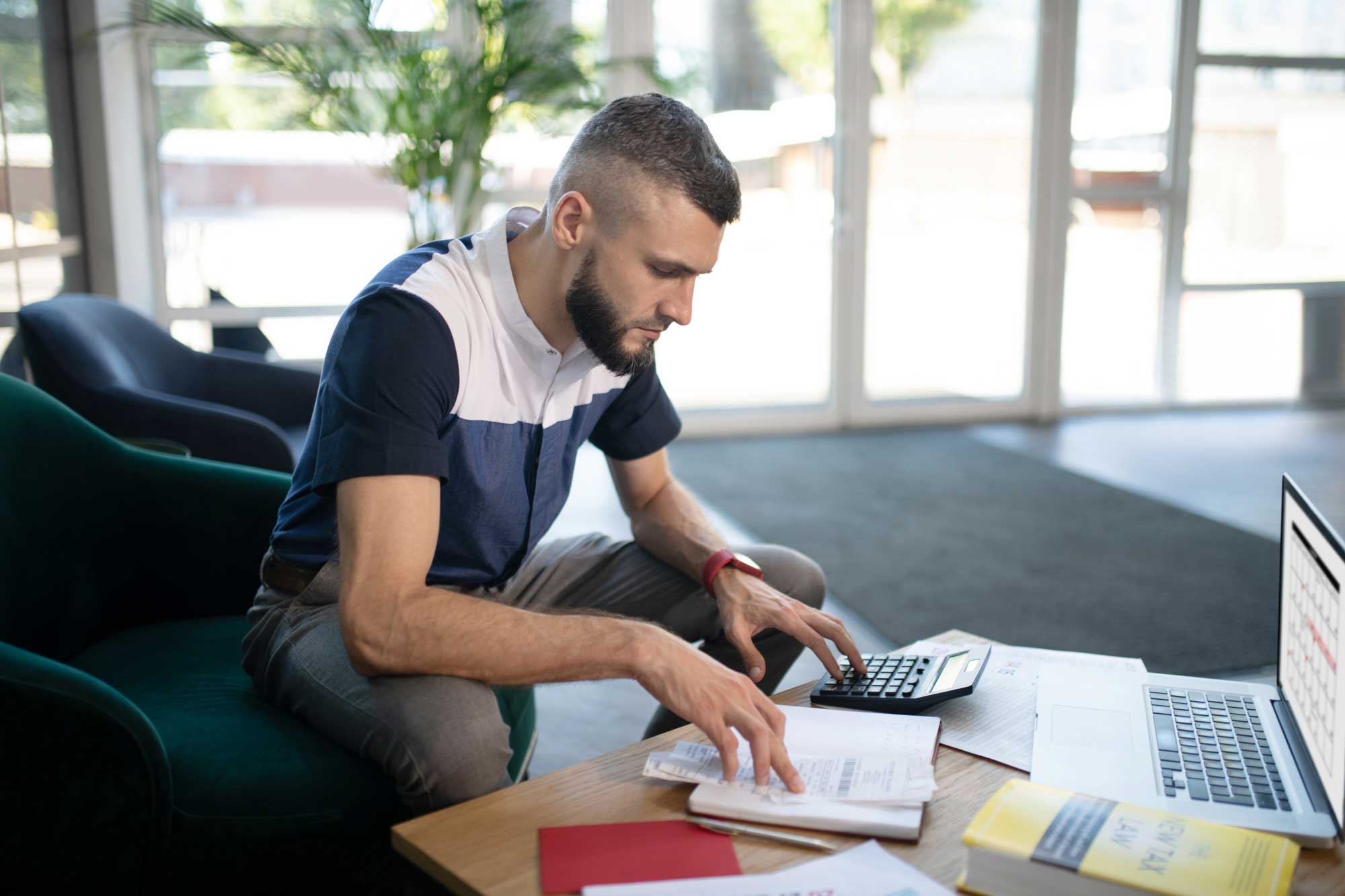 Person using saas startup accounting software